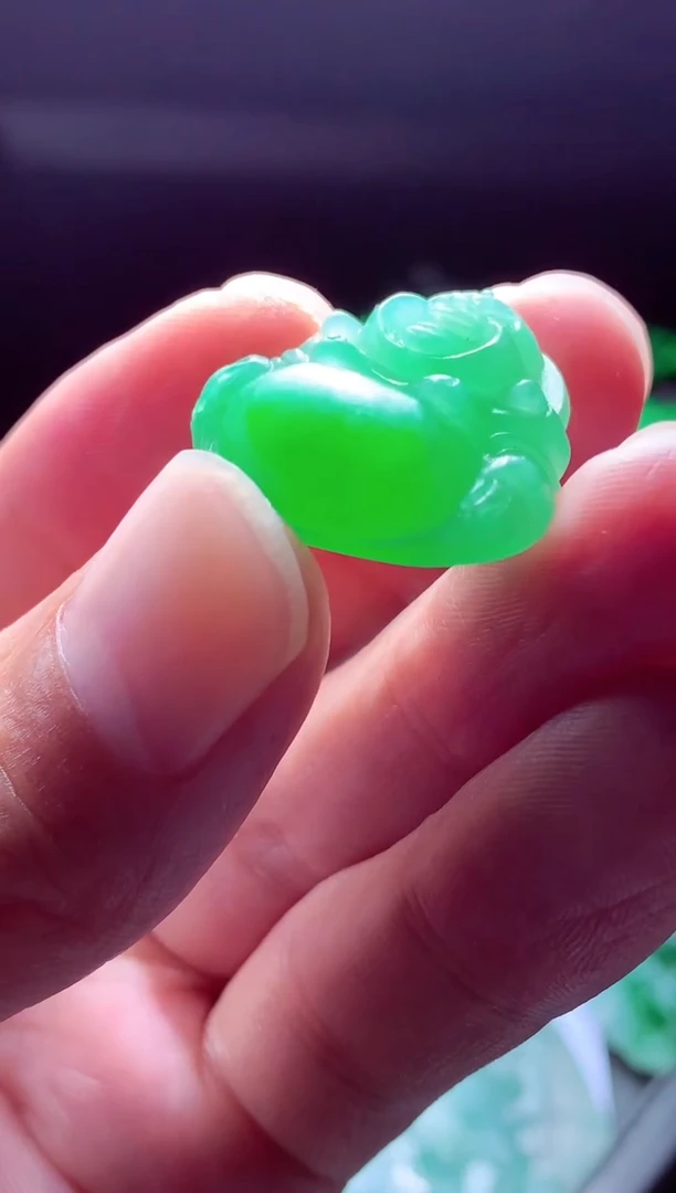 未镶嵌定制翡翠水**?翡翠毛货定制