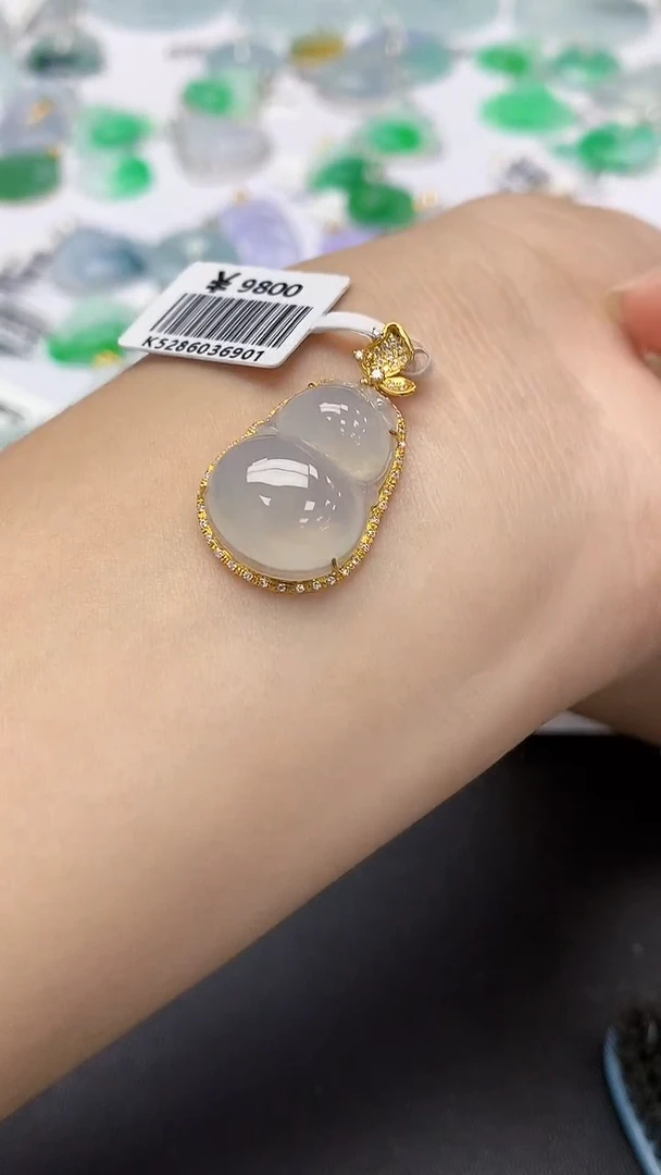 翡翠18K金镶嵌颈饰天然缅甸a货翡翠