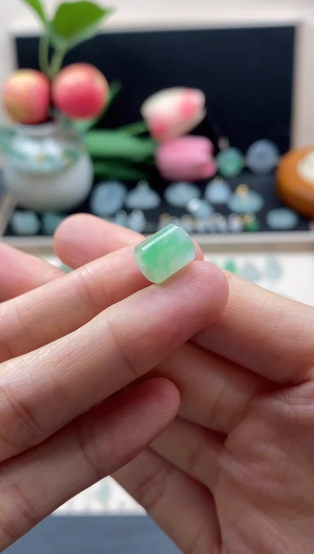 翡翠未镶嵌颈饰翡翠飘花桶珠