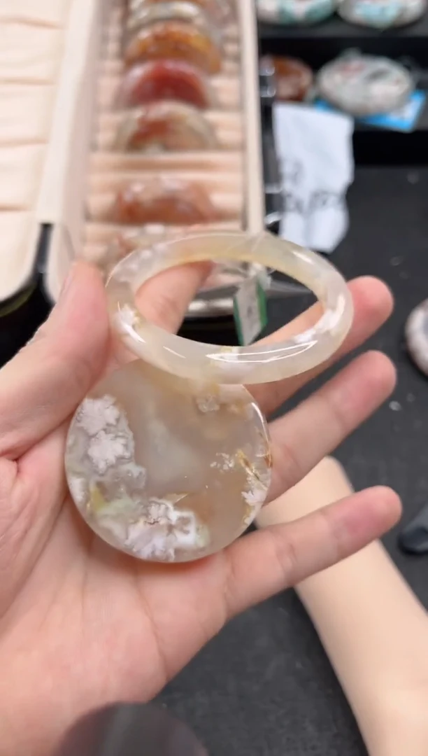 未镶嵌手镯石英质玉55圈口（赠品镯心）6863700