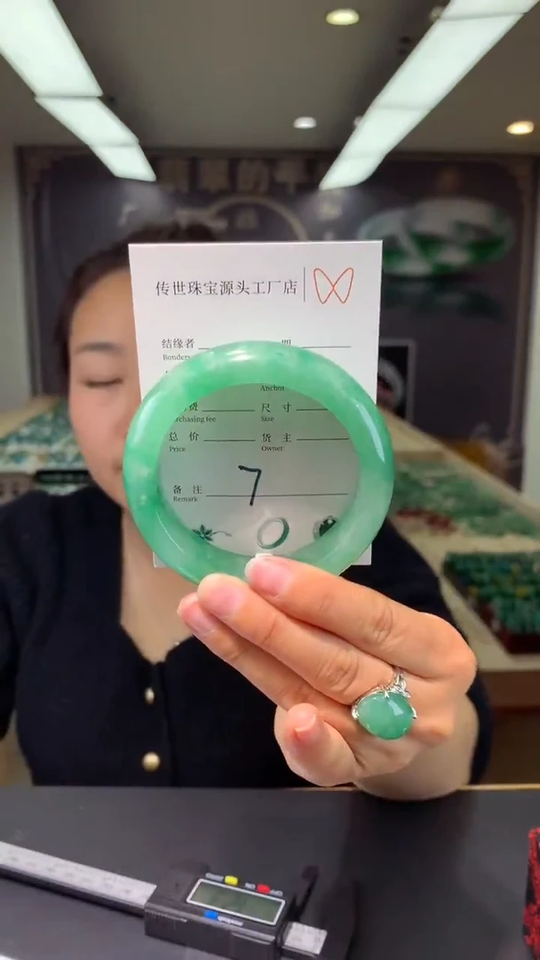 【闪购商品】石英质玉手镯未镶嵌58