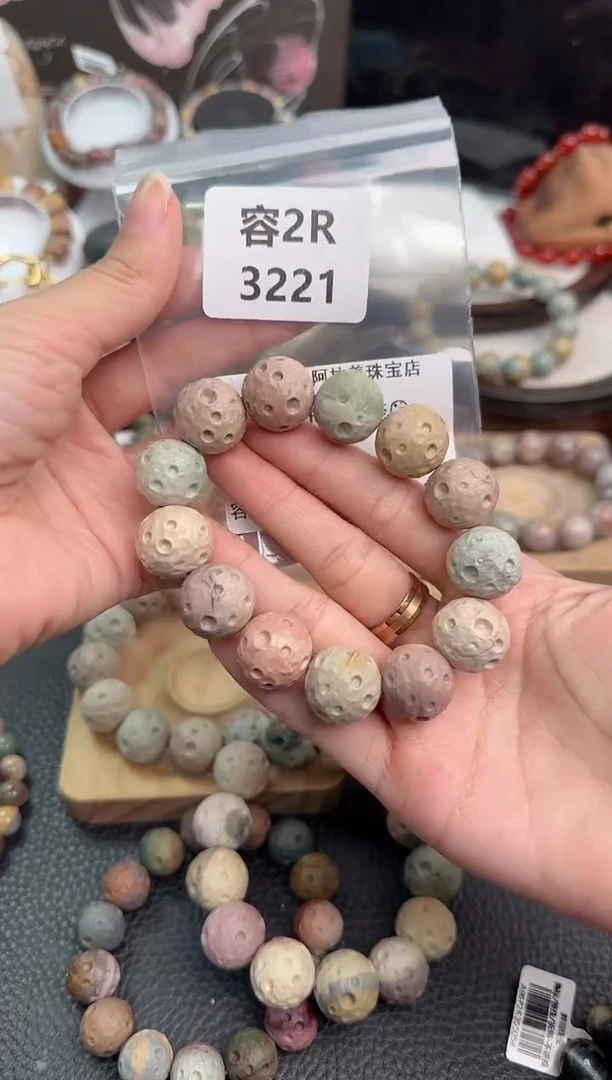 未镶嵌手链石英质玉饼****?2R3221