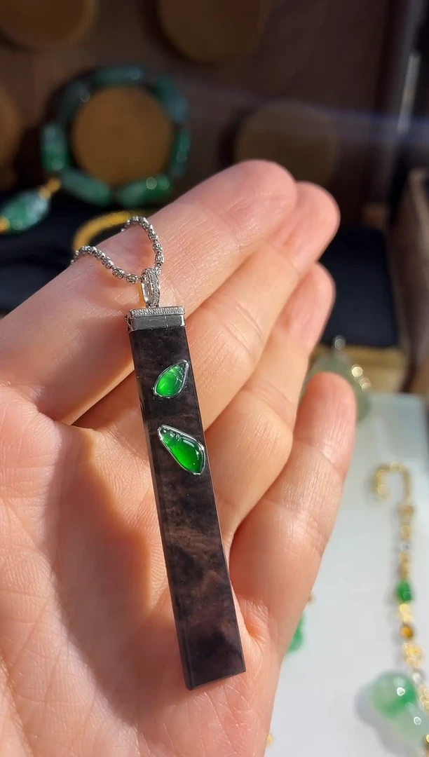 吊坠(不含链)18K金镶嵌翡翠吊坠