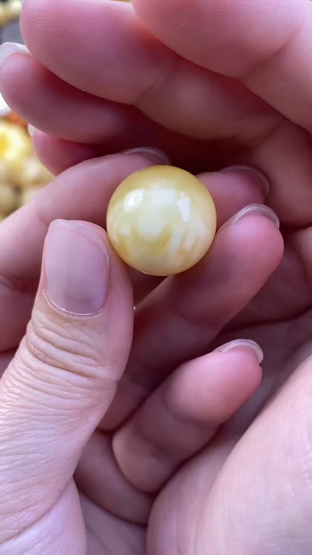 【闪购商品】琥珀裸石未镶嵌月.32