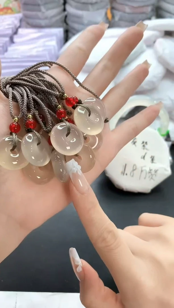 手镯玛瑙/玉髓未镶嵌香槟金吊坠吊坠一个