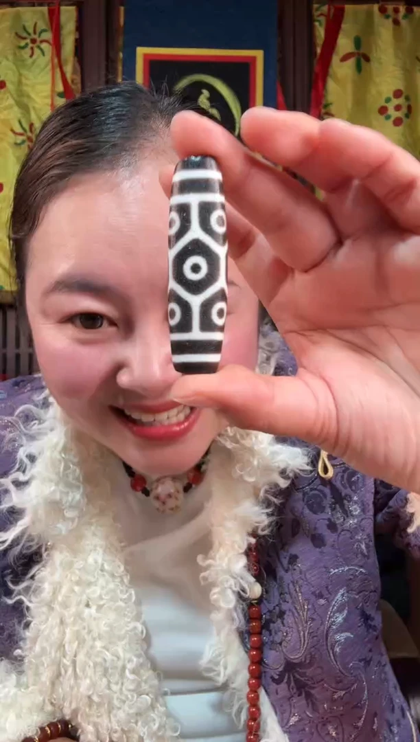 无非金属藏地黑白9眼古珠