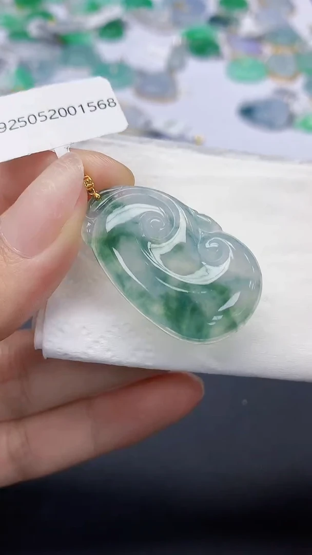 翡翠18K金镶嵌颈饰天然缅甸a货翡翠