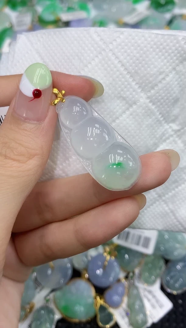 翡翠18K金镶嵌颈饰111111111111