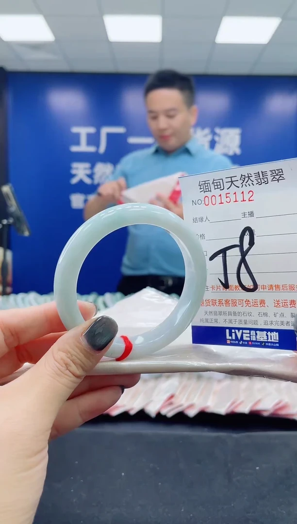 未镶嵌手镯翡翠天然翡翠手镯