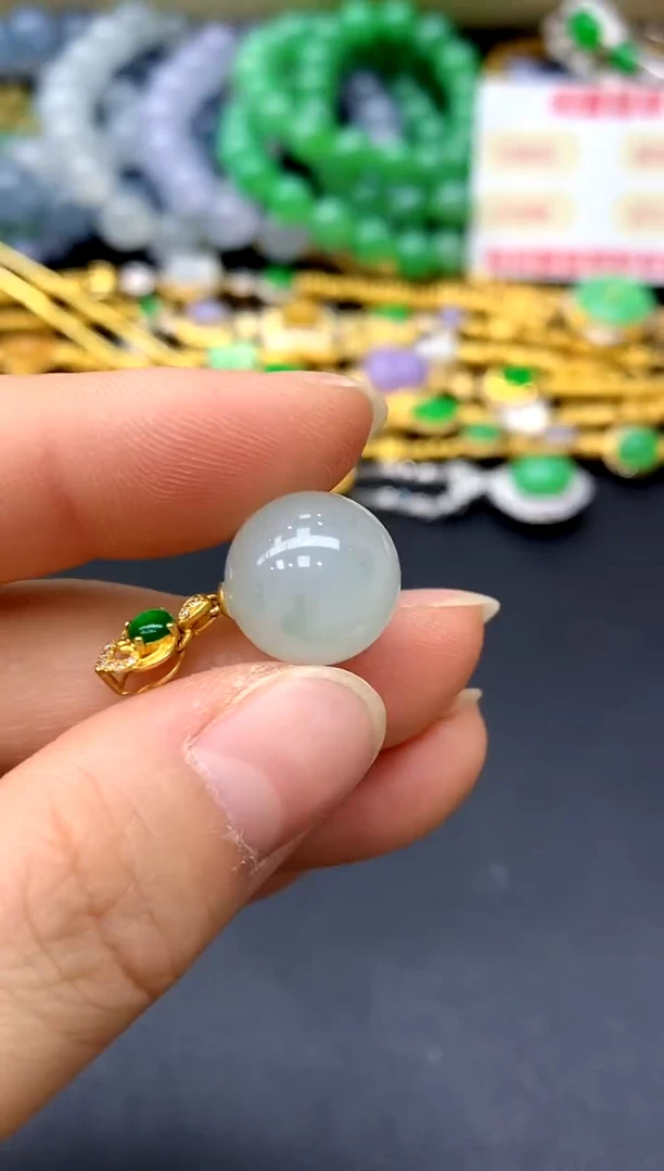 颈饰18K金镶嵌翡翠60-中国好珍宝