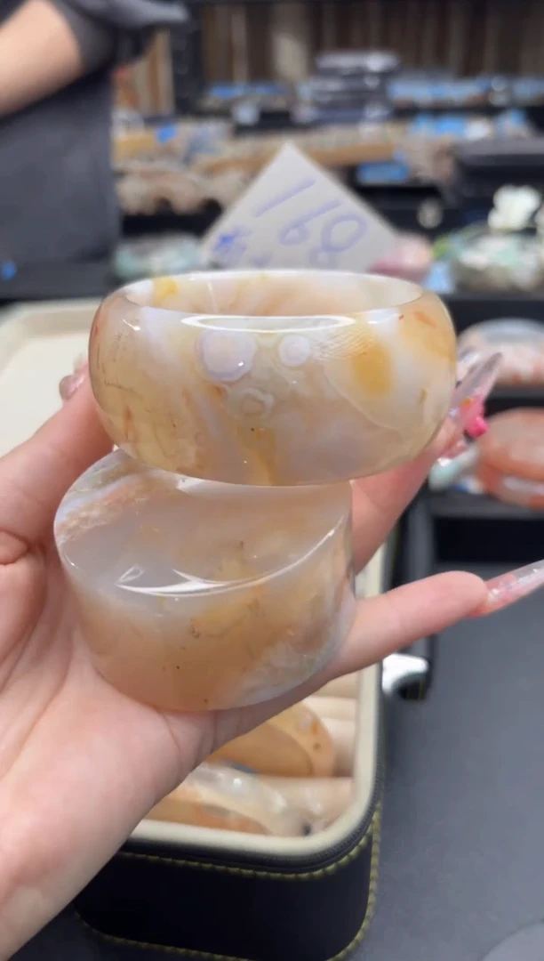 未镶嵌手镯石英质玉370(62圈赠送镯心)