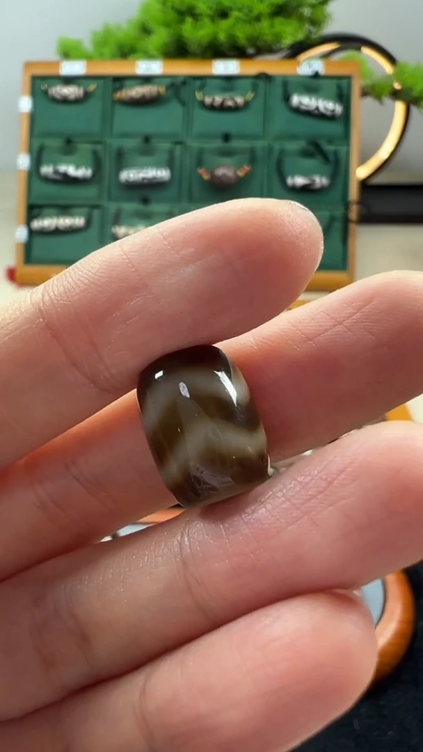 玛瑙/玉髓（覆膜）颈饰未镶嵌66.（微瑕）