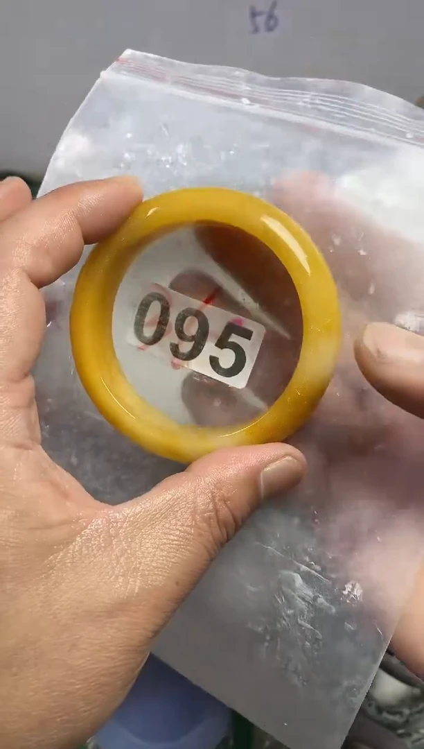 石英质玉手镯未镶嵌5556