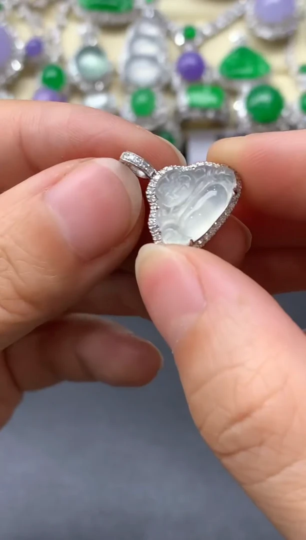 颈饰18K金镶嵌翡翠320-中国好珍宝