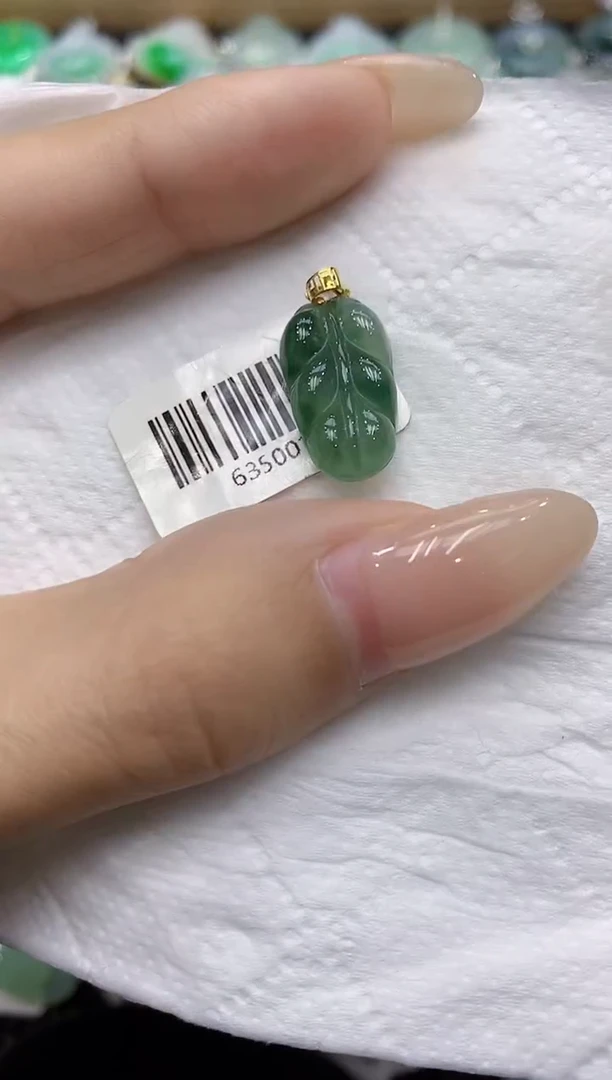 翡翠18K金镶嵌颈饰111111111111