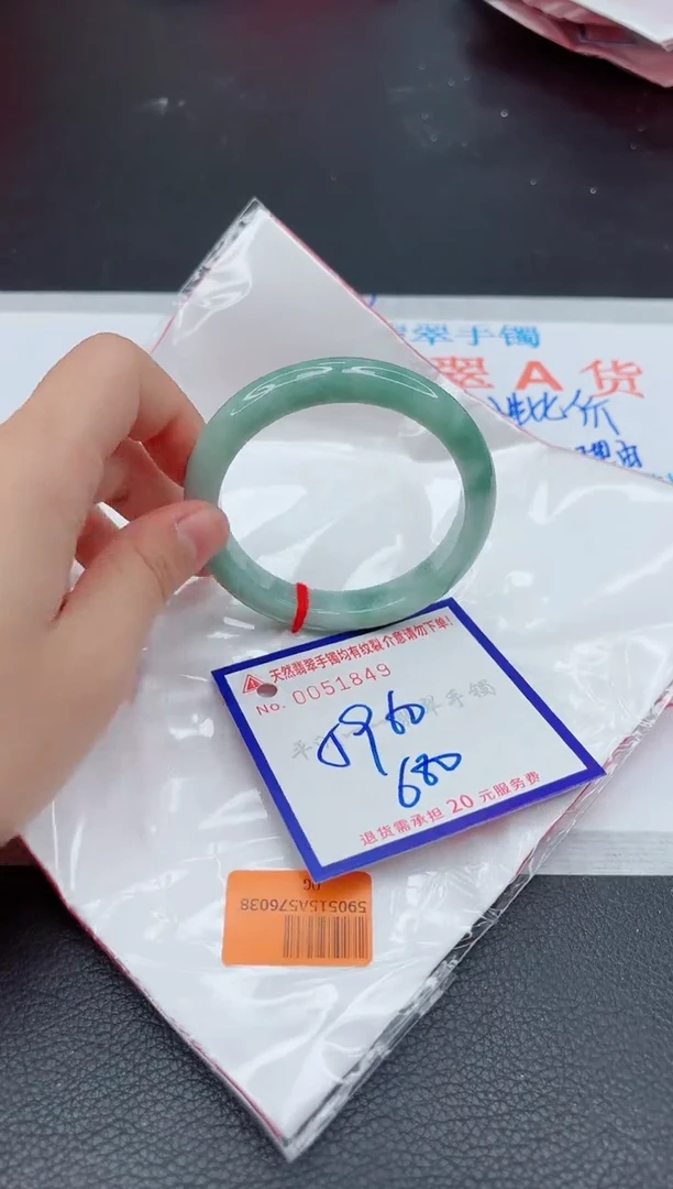 翡翠手镯未镶嵌1