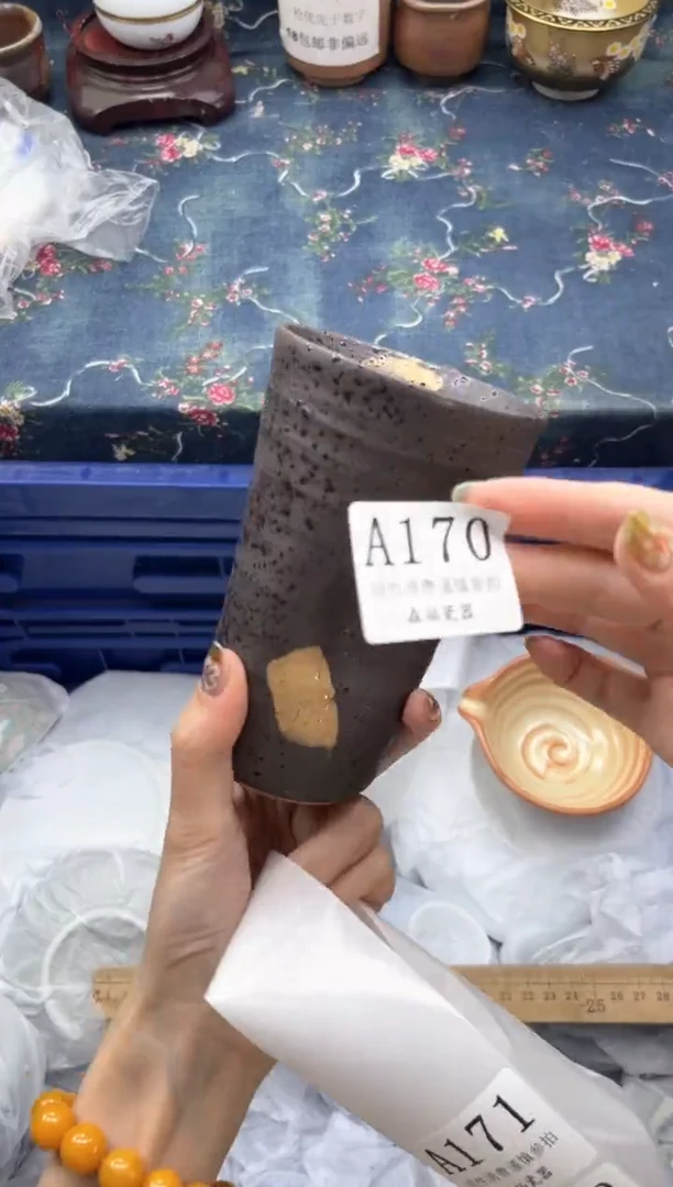 瓷片绾****里    A170