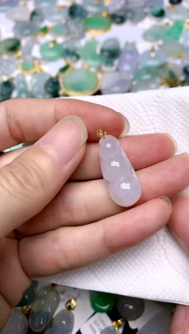 颈饰18K金镶嵌翡翠天然A货翡翠