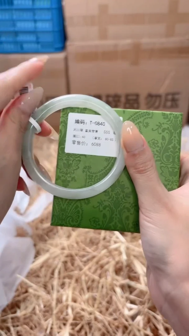 未镶嵌手镯石英质玉T-0840
