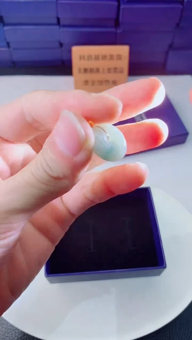 翡翠未镶嵌颈饰111111111