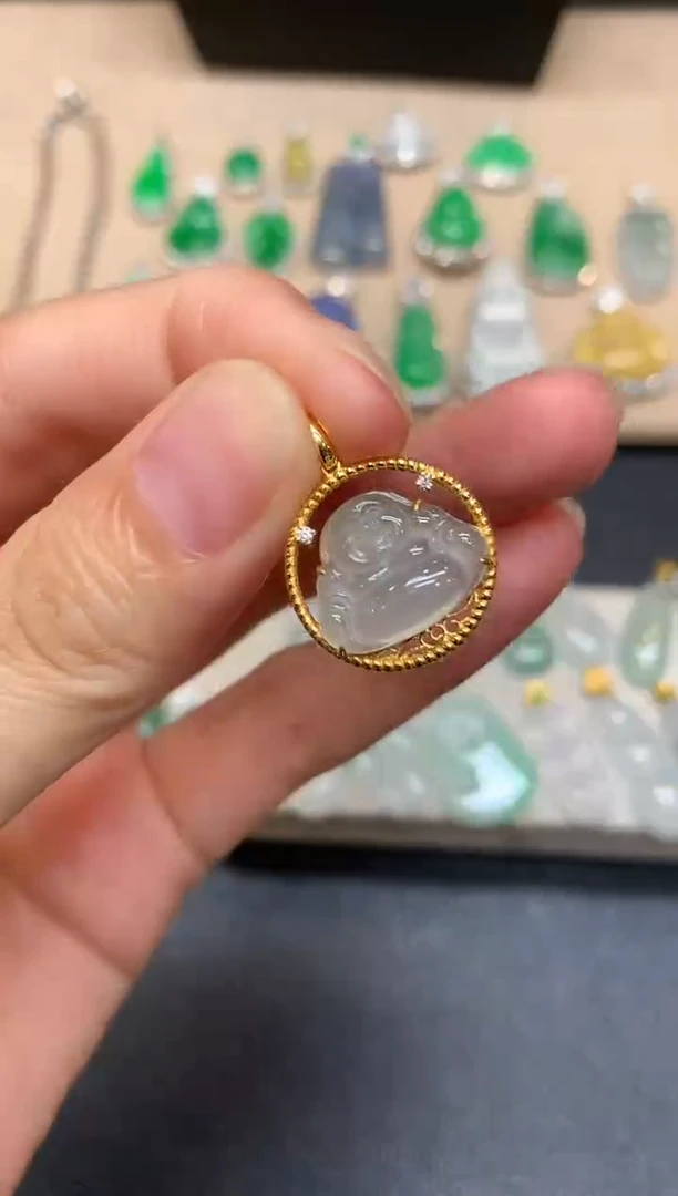 颈饰18K金镶嵌翡翠佛公【无服务费