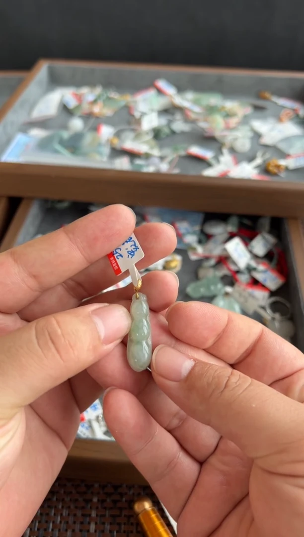 翡翠未镶嵌吊坠(不含链)2566号