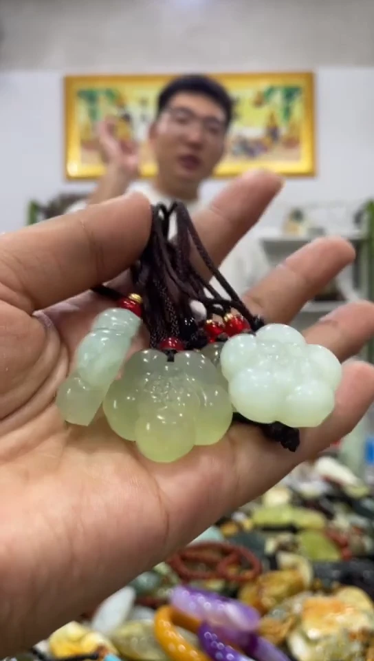 未镶嵌岫玉吊坠多样性发货发其中一件