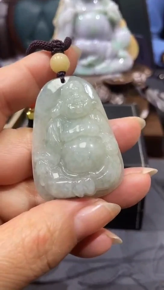 颈饰未镶嵌翡翠小*?吊坠