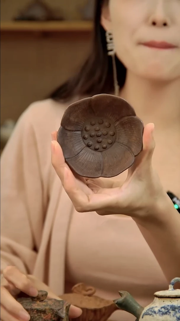 言野手作   岩矿莲花杯