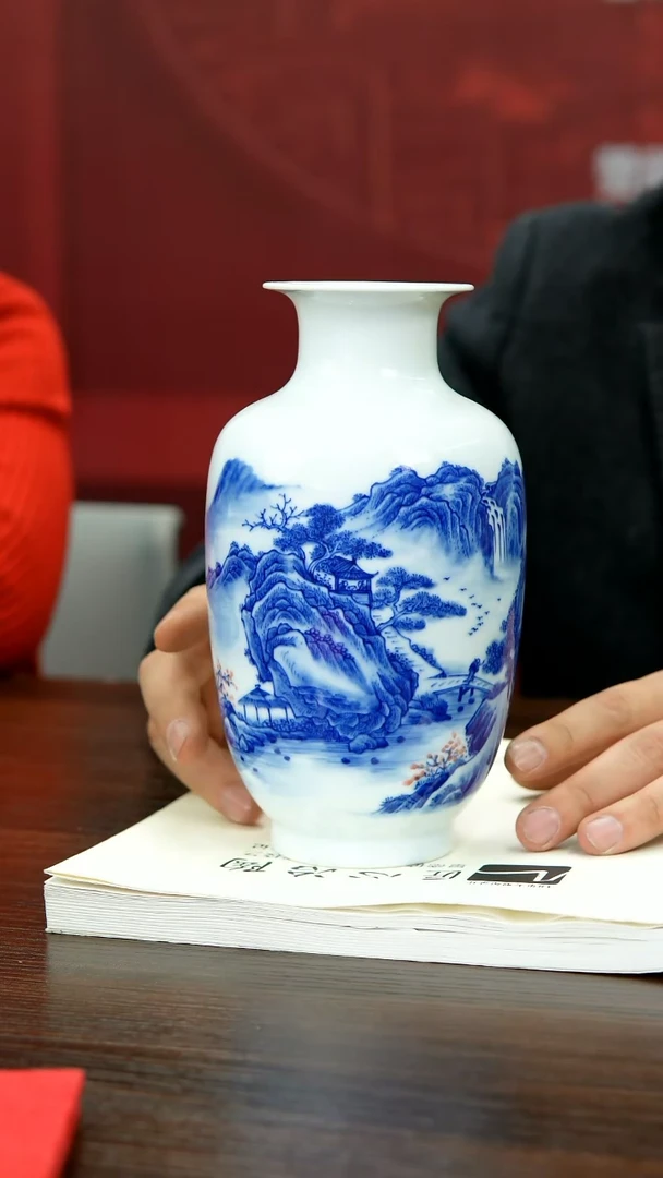 【闪购商品】019函夏非遗吴小琴青花山水画片赏瓶
