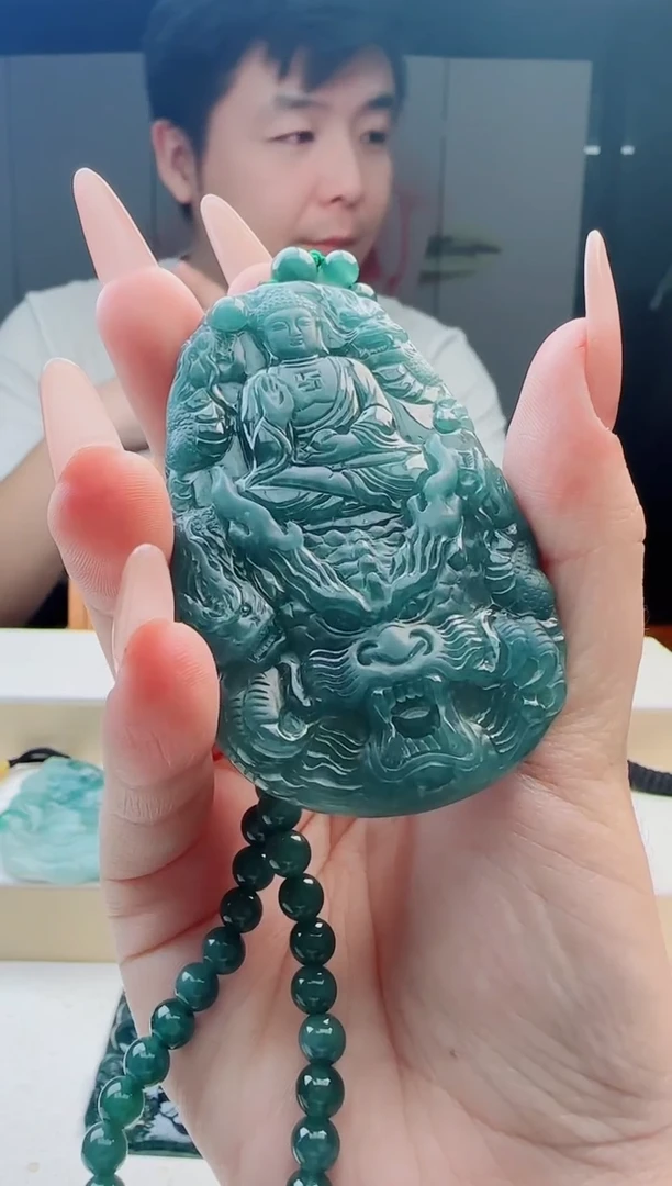 颈饰未镶嵌翡翠多样性发其中一