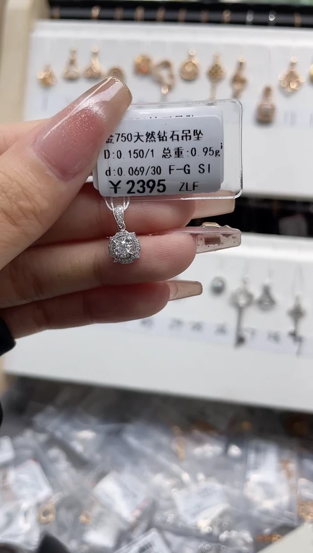 吊坠(不含链)钻石18K金镶嵌剪断签绳不退不换