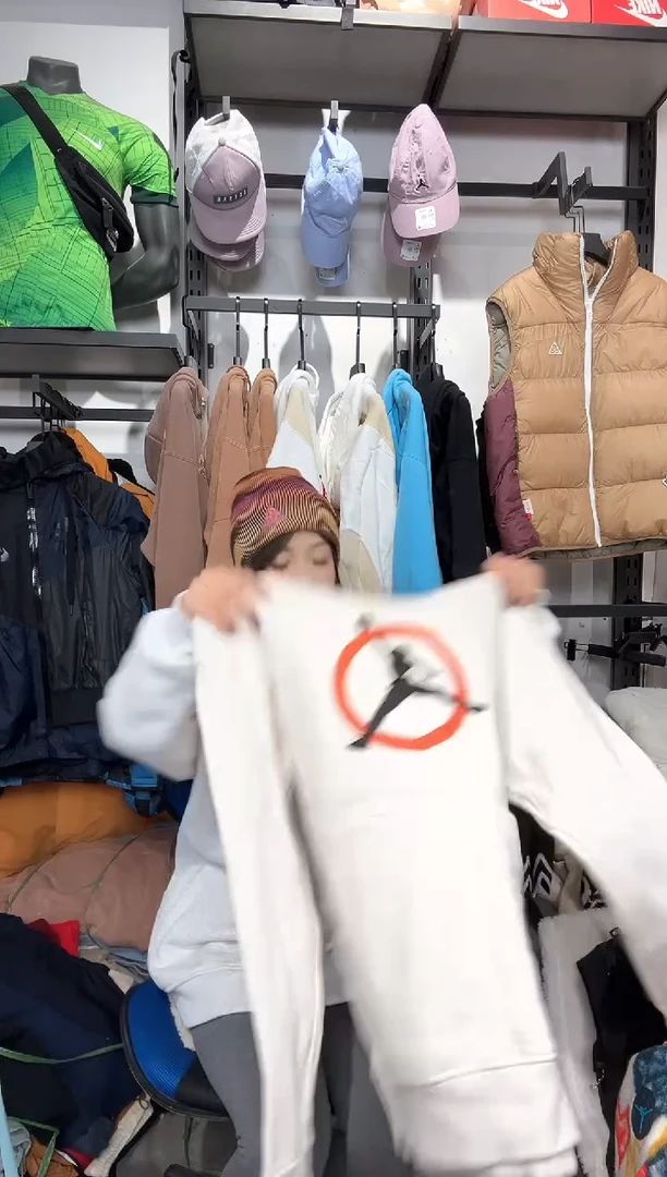 1183  编码 瑕疵款直播间过款为准 尺码    身高  M