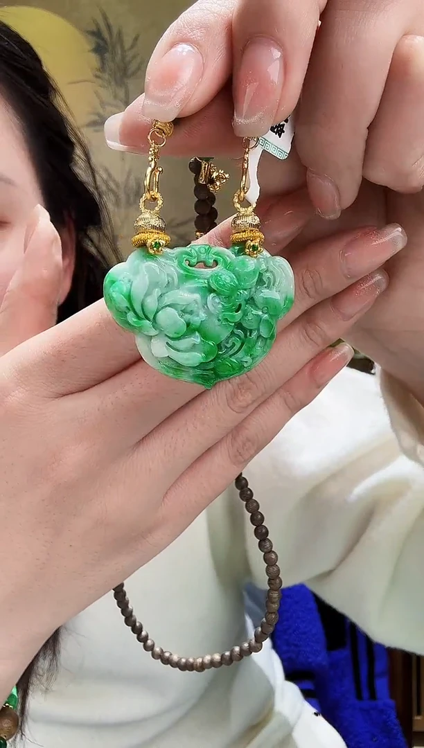 颈饰未镶嵌翡翠吊坠