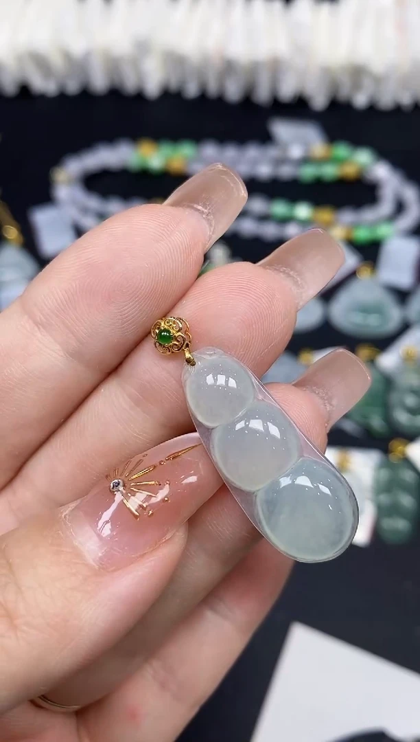 吊坠(不含链)18K金镶嵌翡翠豆子18K金扣镶嵌@@CMT