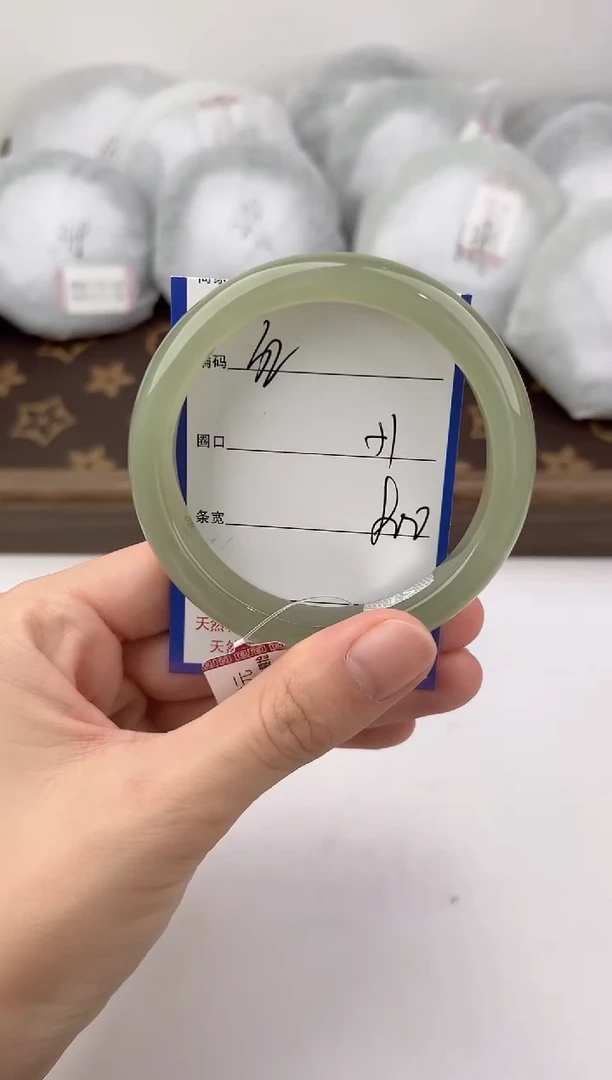 未镶嵌手镯和田玉32颜色微差无瑕疵