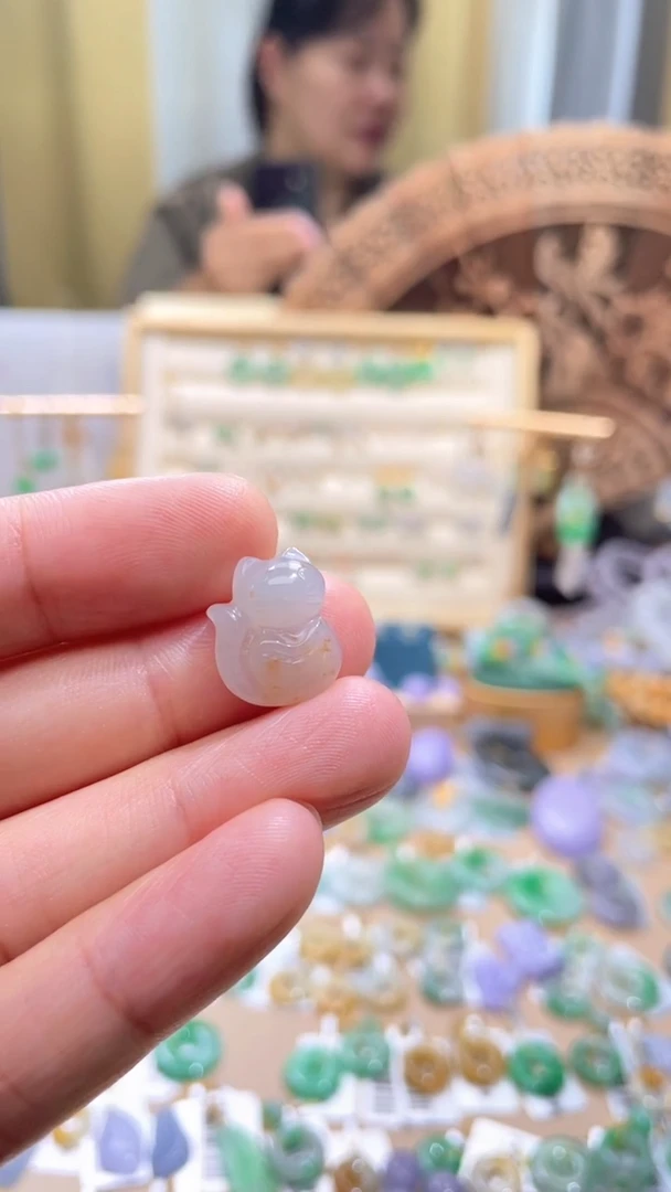 翡翠未镶嵌颈饰滴流