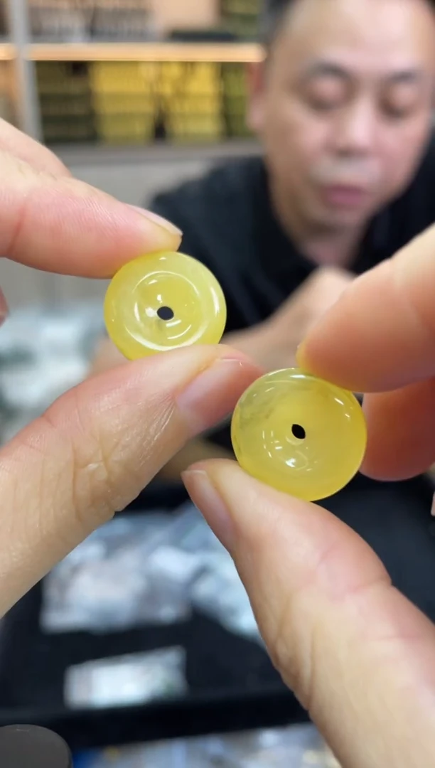 未镶嵌蜜蜡裸石多样性发一件