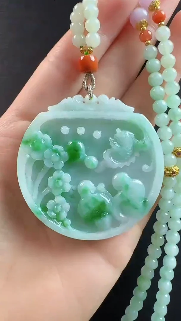 颈饰未镶嵌翡翠鱼戏莲花