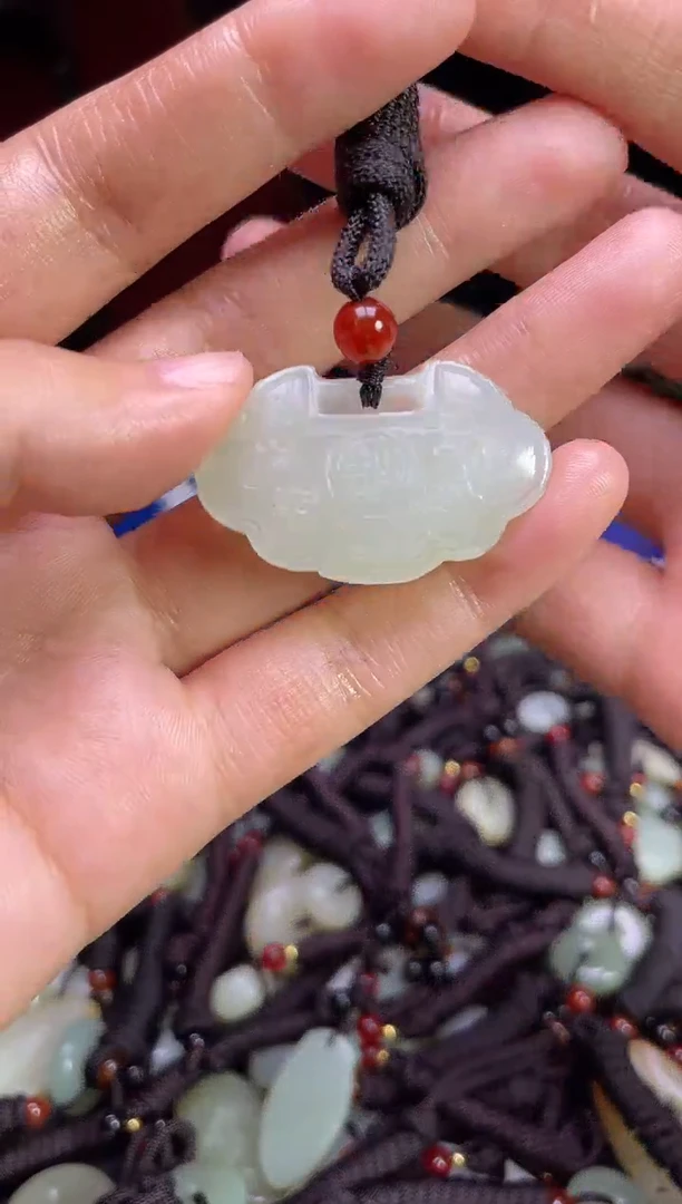 未镶嵌和田玉挂件1
