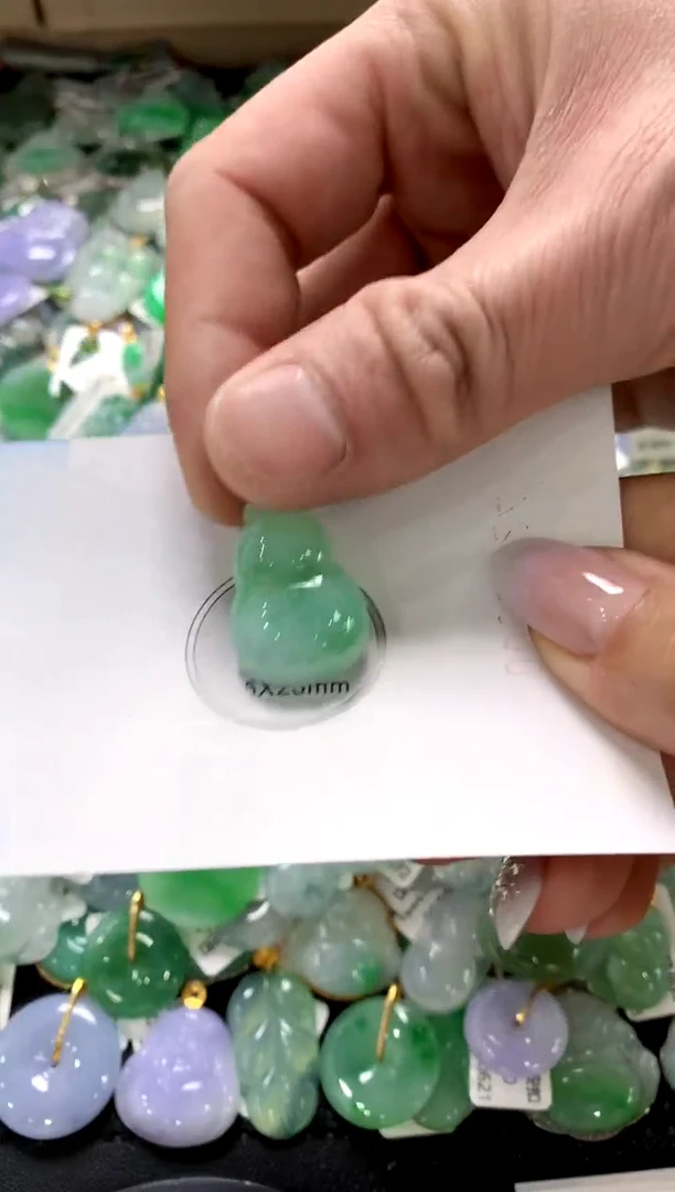 颈饰18K金镶嵌翡翠1111111111111111