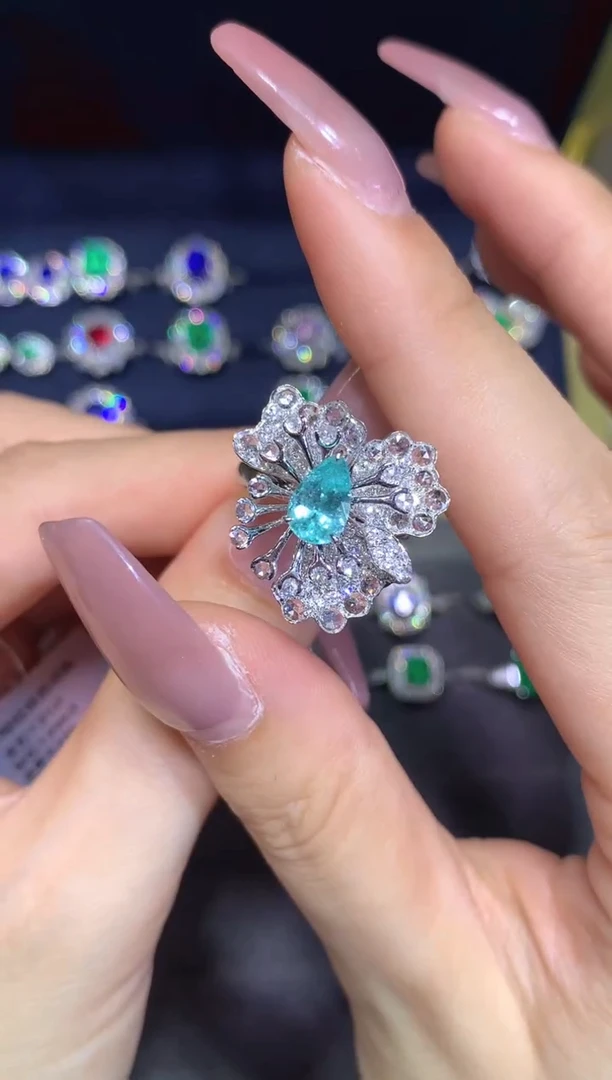 18K金镶嵌戒指帕拉依巴碧玺1.02CT