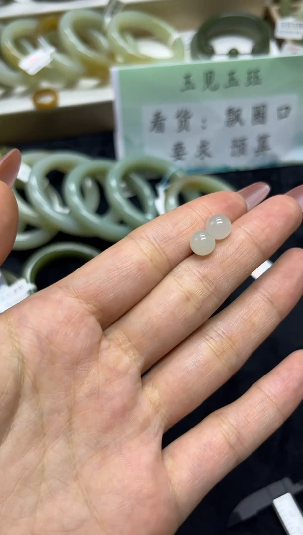 未镶嵌手镯和田玉和田玉银镶小灯泡耳钉