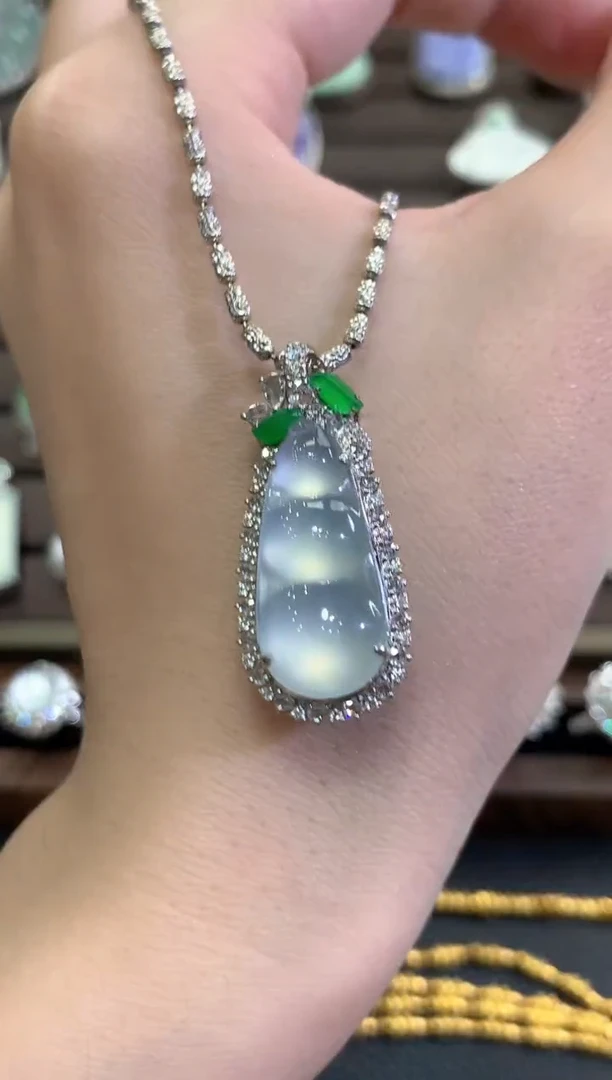 吊坠(不含链)18K金镶嵌翡翠秋日珠宝W81