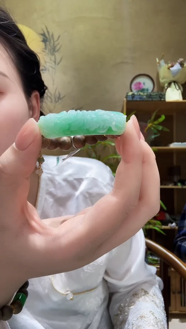 颈饰未镶嵌翡翠手牌