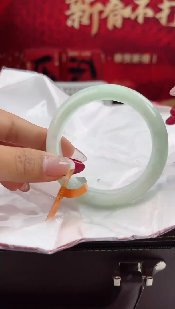 【闪购商品】翡翠手镯未镶嵌12翡翠手镯（微瑕）