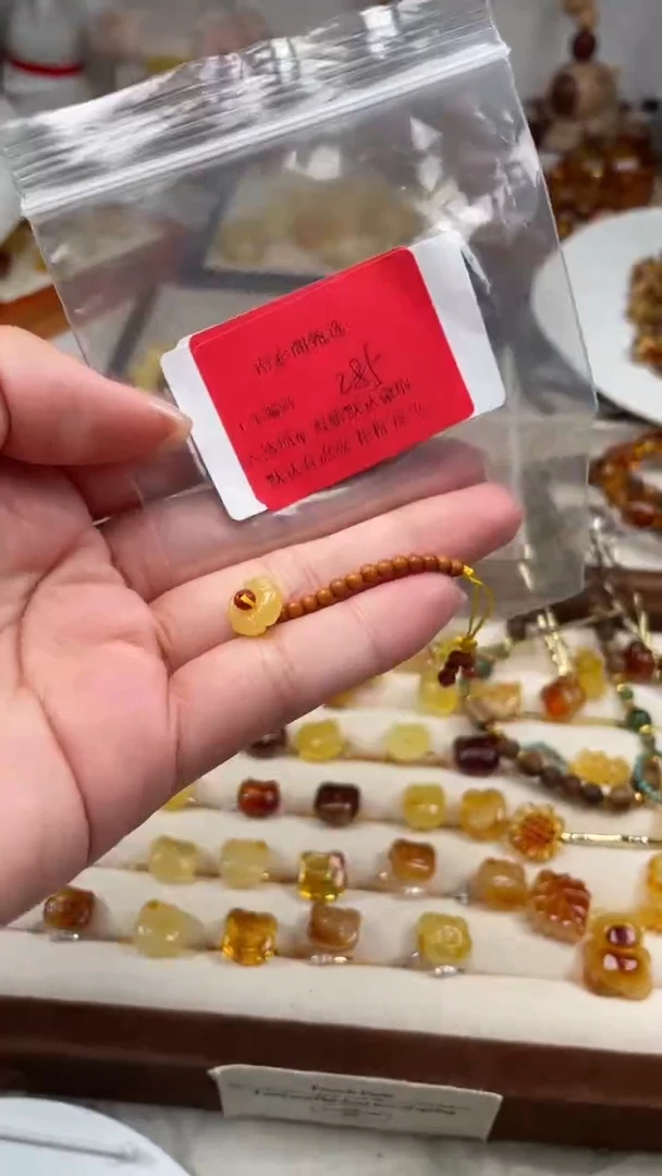 未镶嵌琥珀裸石285，