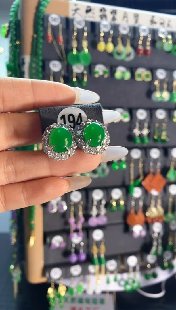 【闪购商品】翡翠耳饰银S925镶嵌194...