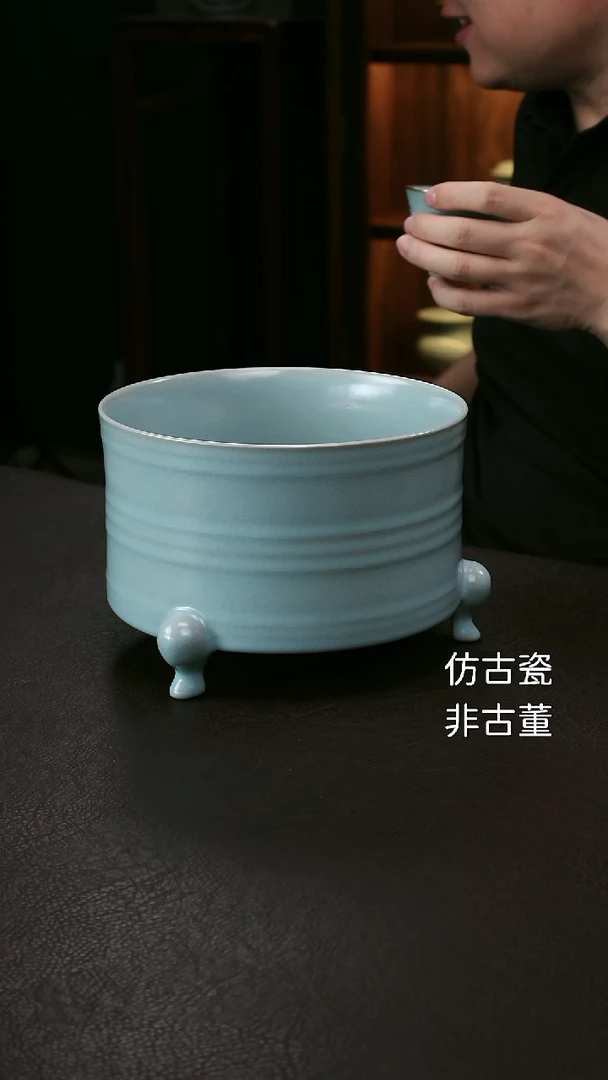其他大号三足弦纹樽25