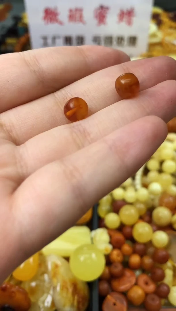 未镶嵌琥珀珠宝奇石1